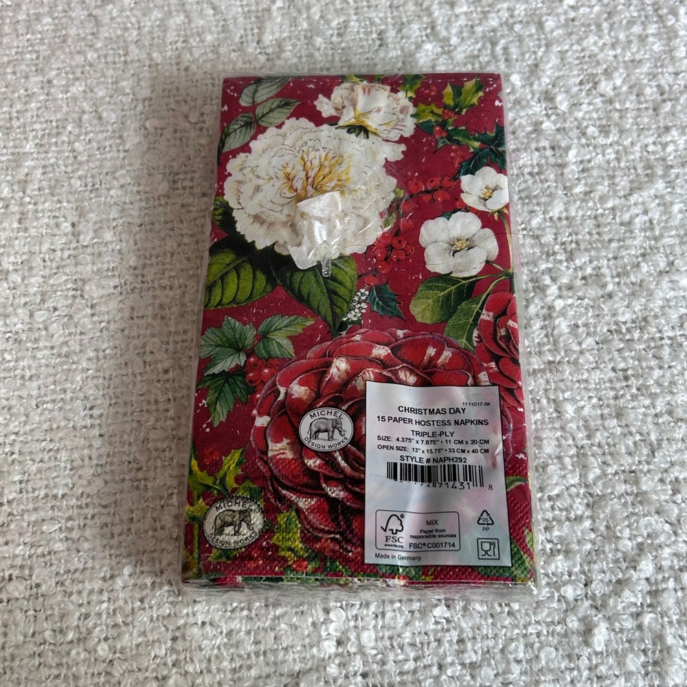 Michel Design Works Christmas Day 15 Paper Hostess Napkins NAPH292 Red Floral